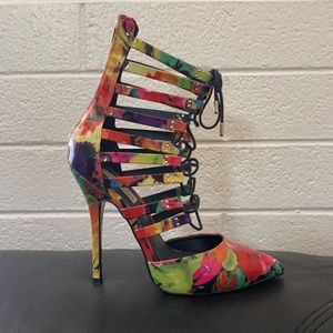 ✅SOLD✅ On Another App - Steve Madden Lace up Heels